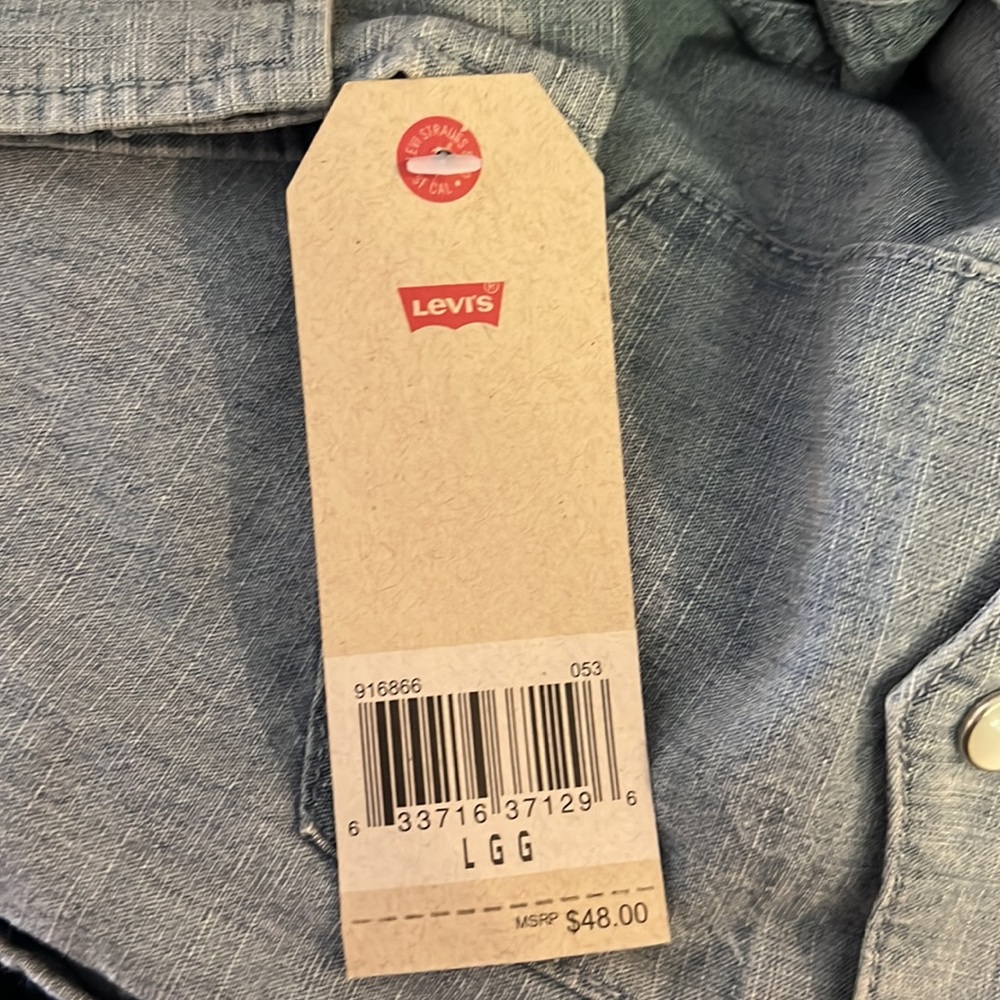 Levi’s Button Down - Picture 8 of 8